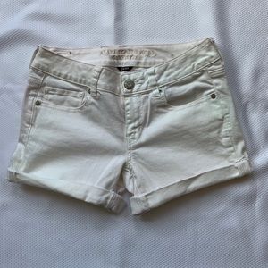 White American Eagle shorts
